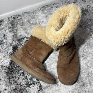 UGG Women's Classic‎ Tall Boots Chestnut, Size 7W , Tan, Lined